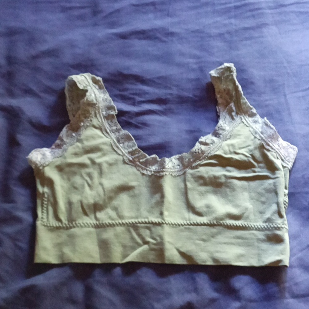 Style 5 sports top. Stretchy fabric green khaki color comfortable soft